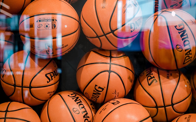 足球比赛赛后战报新闻配图 - 球员庆祝进球瞬间