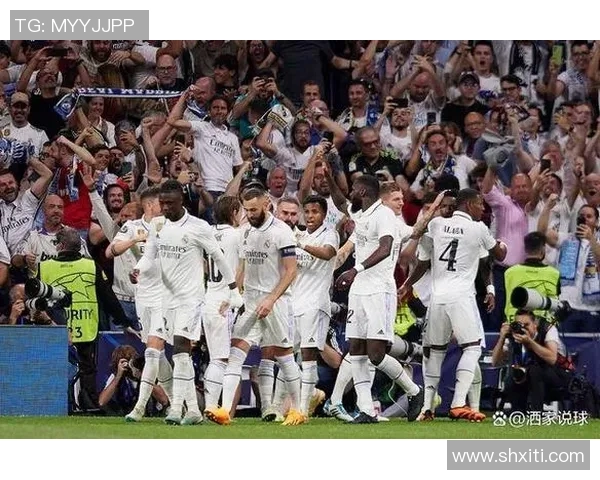 足总杯决赛：皇马狂胜曼联五球大捷引发热议与反思