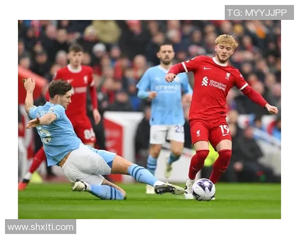 意甲焦点战曼联与利物浦握手言和双方战平引发全场热议